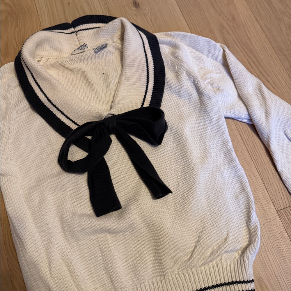 Chic Cream Sweater with Black Trim